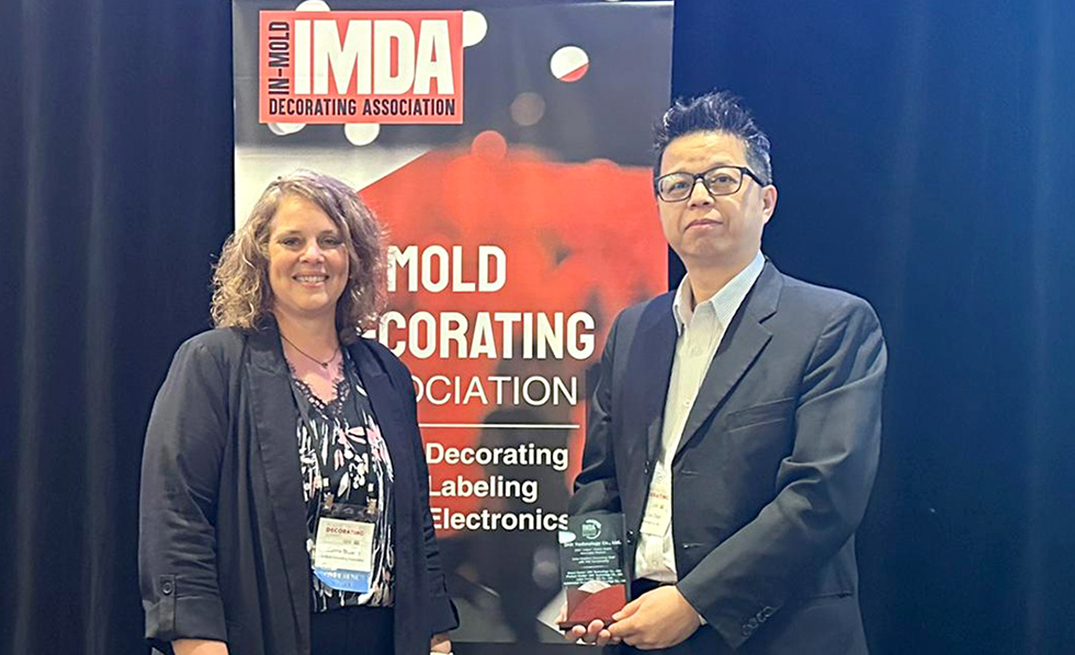 IMR's Colour Gradient Decorative Wireless Charger wins 2024 Jury Honour Award at IMDA Awards Ceremon